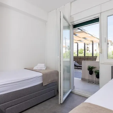 Ocrux Apartment
