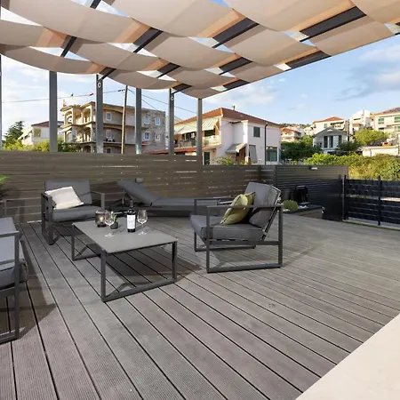 Ocrux Apartment