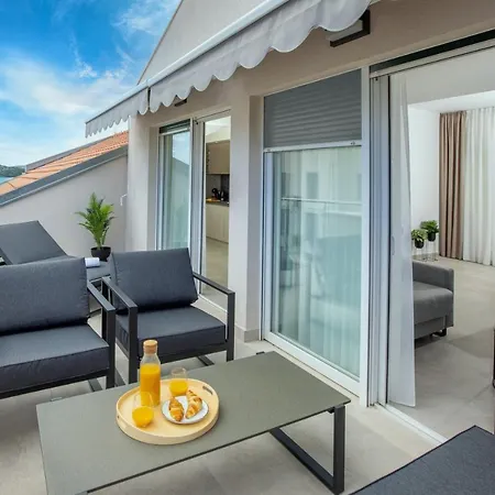 Ocrux Apartment Trogir