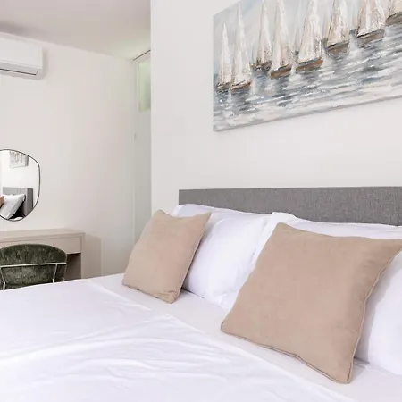 Ocrux Apartment