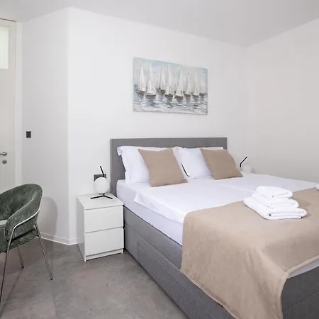 Ocrux Apartment