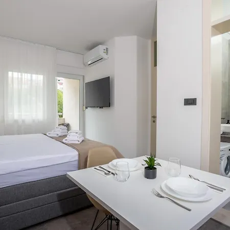 Ocrux Apartment